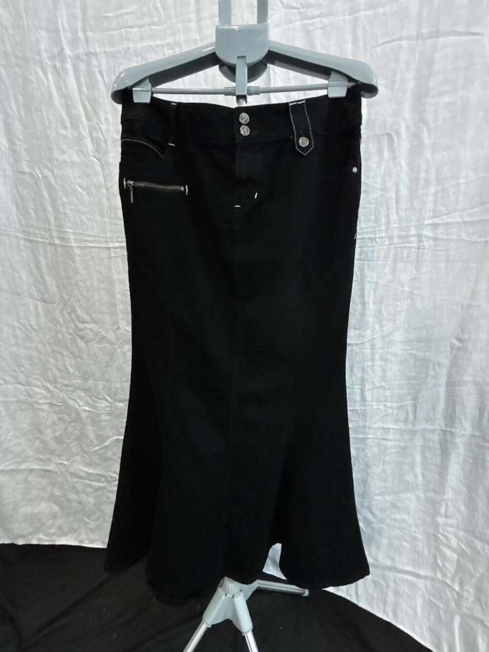 Bisou Bisou Women's Black Denim Flare Maxi Skirt with Contrast Stitching